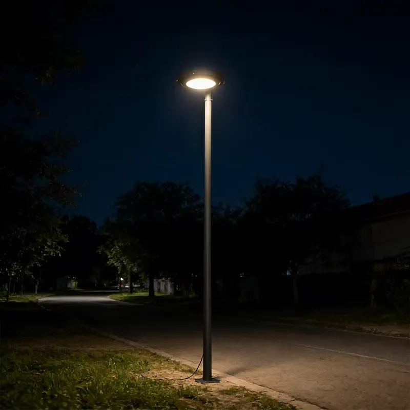 Outdoor Lighting Pole - โคมไฟสวน LED พร้อมเสาเหล็ก สำหรับภายนอกอาคาร ระดับการป้องกันน้ำและฝุ่น IP65